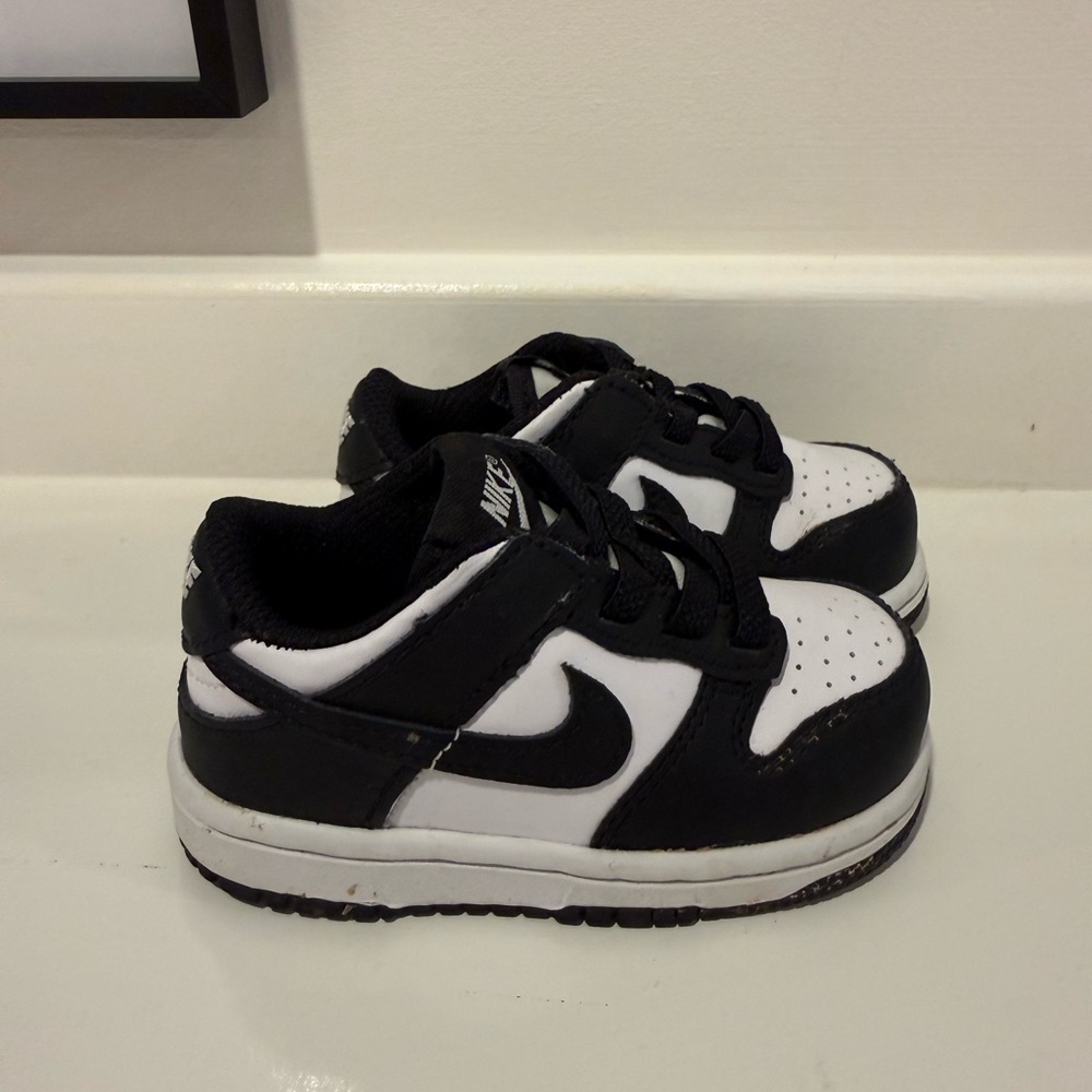 Nike Kids Black and White Low-Top Dunk Sneakers Panda Size 4.5
